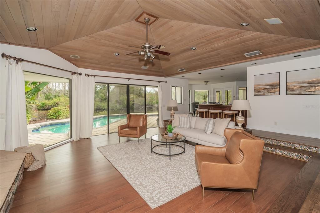 待售: $1,150,000 (5 贝兹, 3 浴室, 4242 平方英尺)