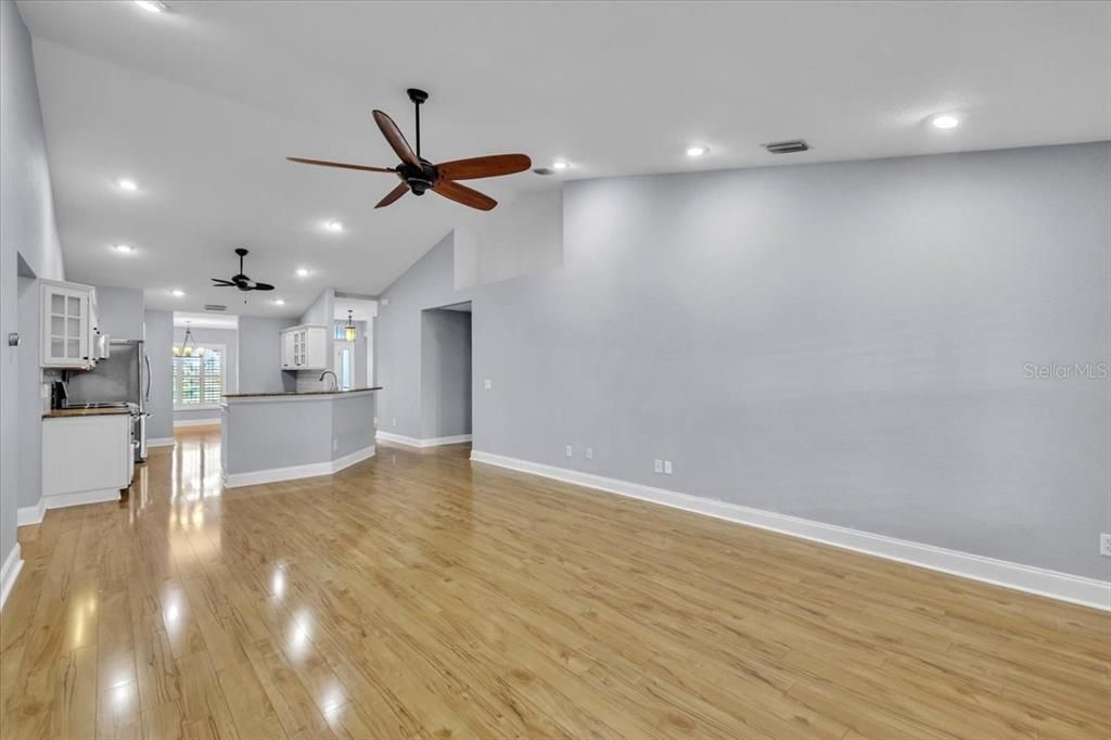 待售: $440,000 (4 贝兹, 3 浴室, 2455 平方英尺)