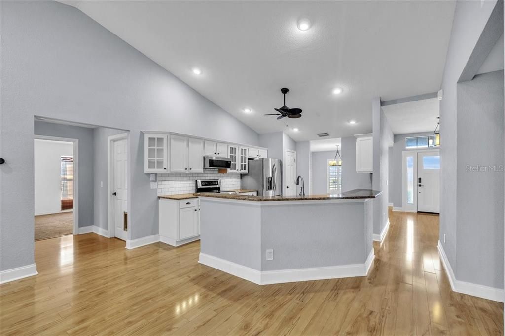 待售: $440,000 (4 贝兹, 3 浴室, 2455 平方英尺)