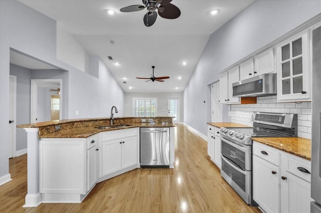 待售: $440,000 (4 贝兹, 3 浴室, 2455 平方英尺)