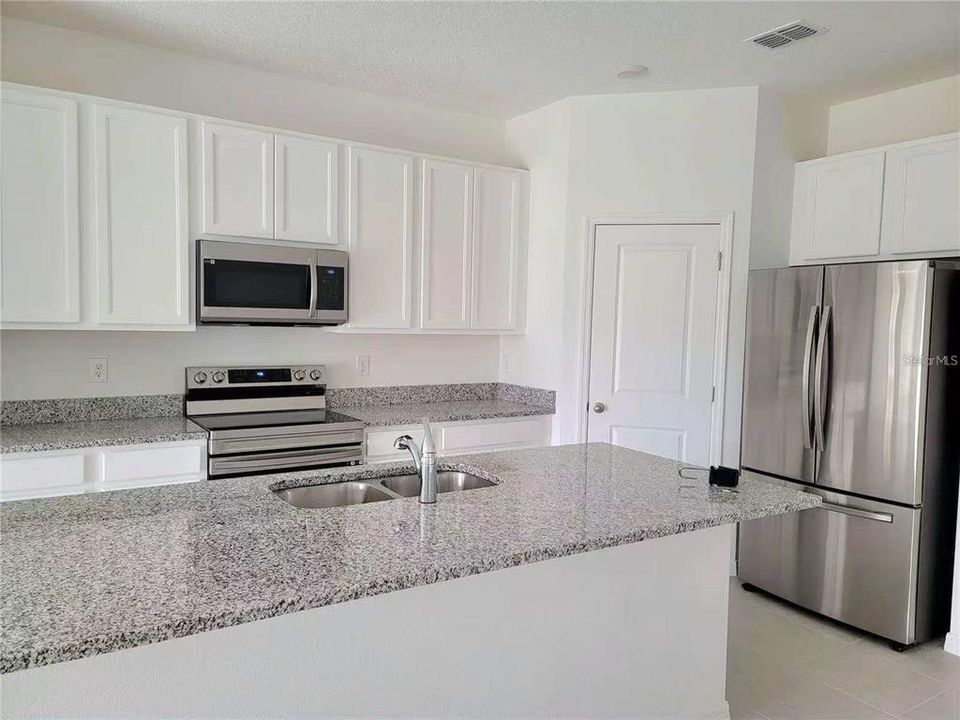 For Rent: $2,500 (3 beds, 2 baths, 1890 Square Feet)