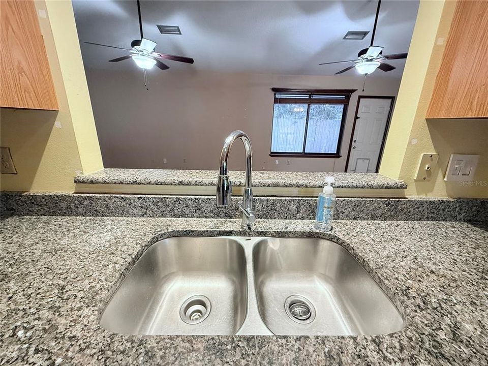 На продажу: $250,000 (3 спален, 2 ванн, 1506 Квадратных фут)