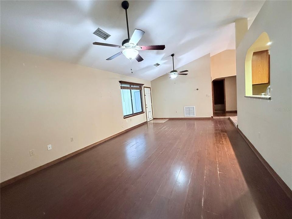 На продажу: $250,000 (3 спален, 2 ванн, 1506 Квадратных фут)