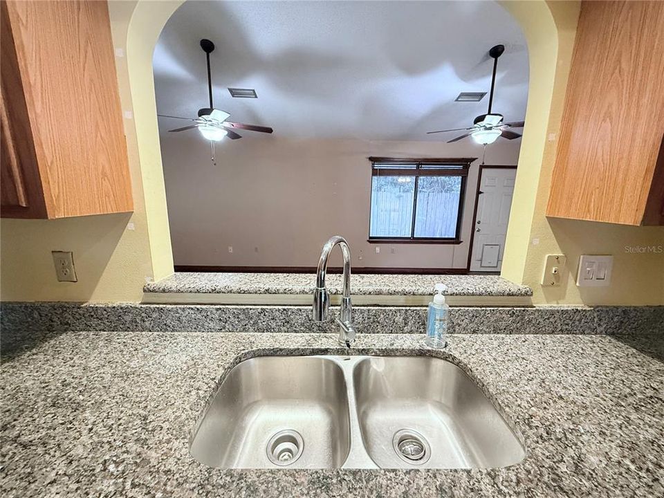 На продажу: $250,000 (3 спален, 2 ванн, 1506 Квадратных фут)