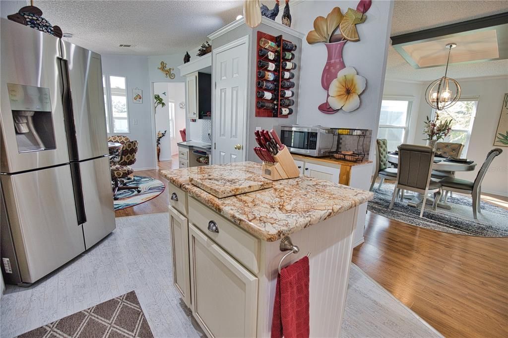 На продажу: $199,999 (2 спален, 2 ванн, 1534 Квадратных фут)