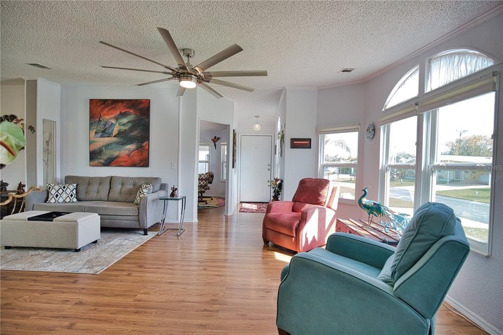 На продажу: $199,999 (2 спален, 2 ванн, 1534 Квадратных фут)