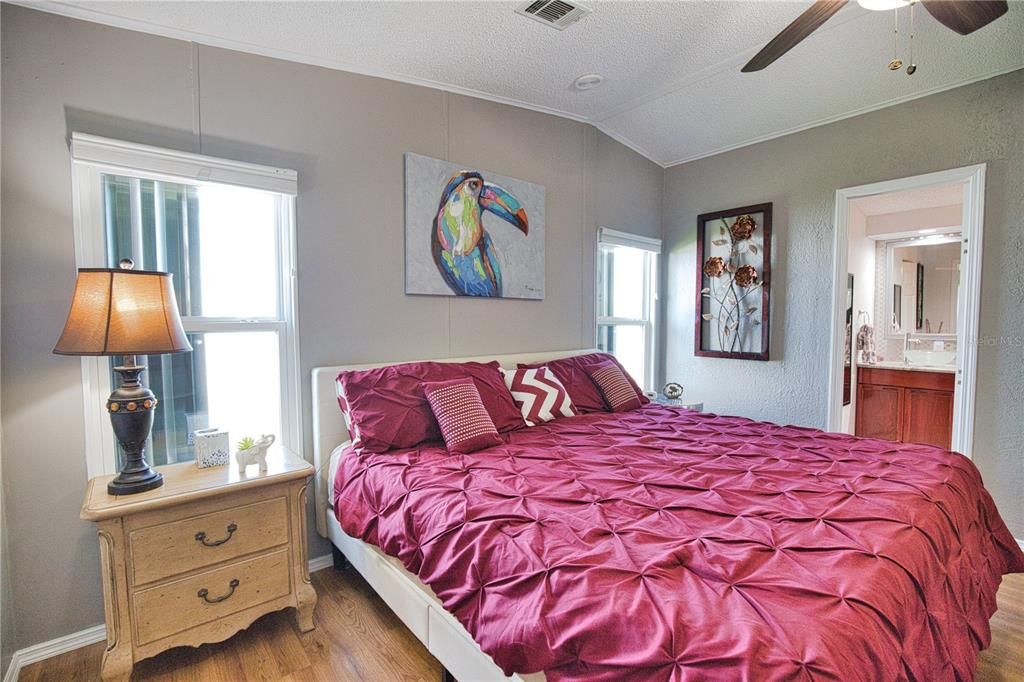 На продажу: $199,999 (2 спален, 2 ванн, 1534 Квадратных фут)