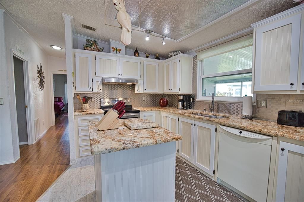 На продажу: $199,999 (2 спален, 2 ванн, 1534 Квадратных фут)