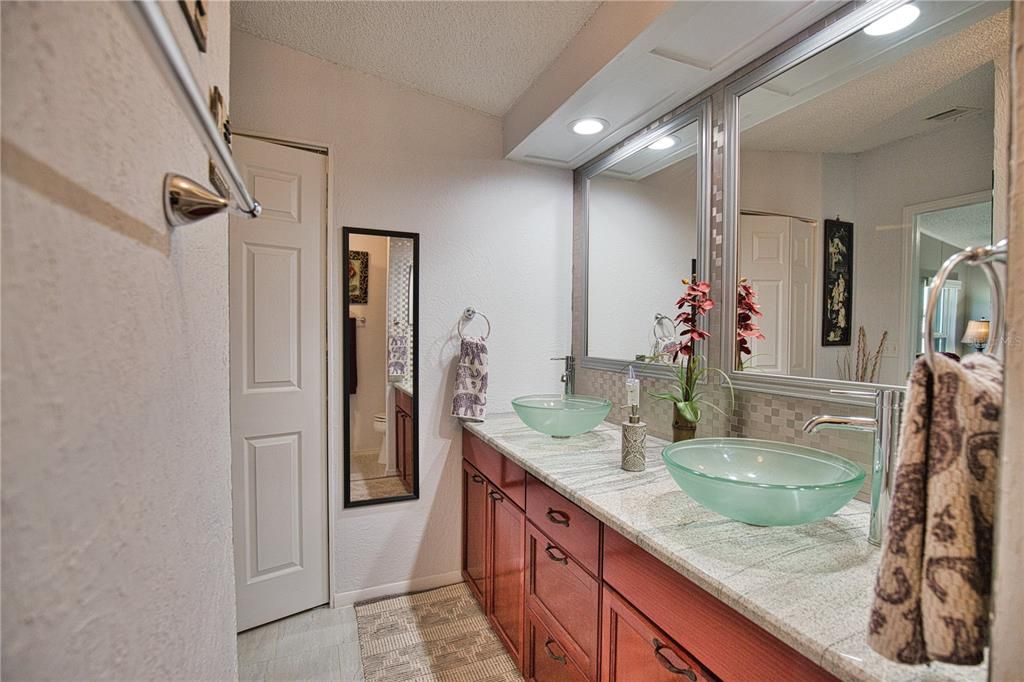 На продажу: $199,999 (2 спален, 2 ванн, 1534 Квадратных фут)