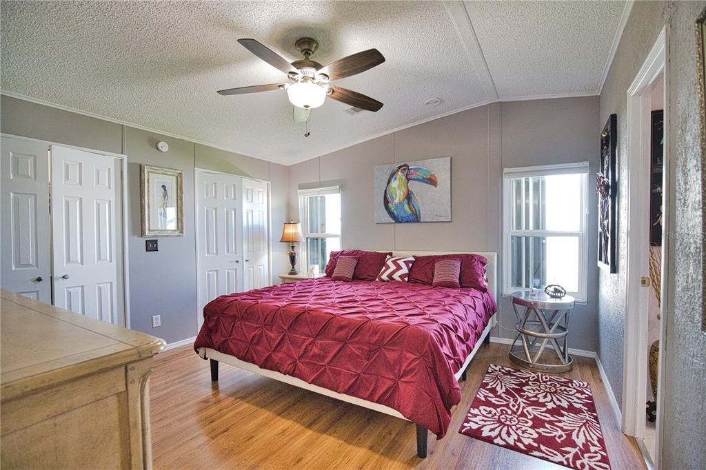 На продажу: $199,999 (2 спален, 2 ванн, 1534 Квадратных фут)