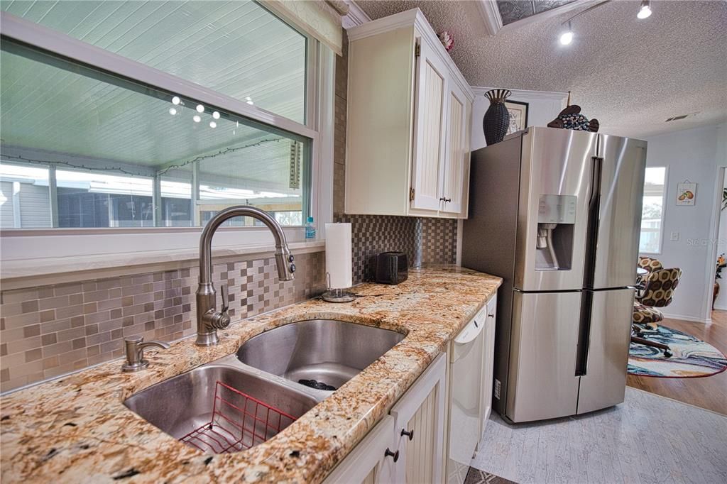 На продажу: $199,999 (2 спален, 2 ванн, 1534 Квадратных фут)