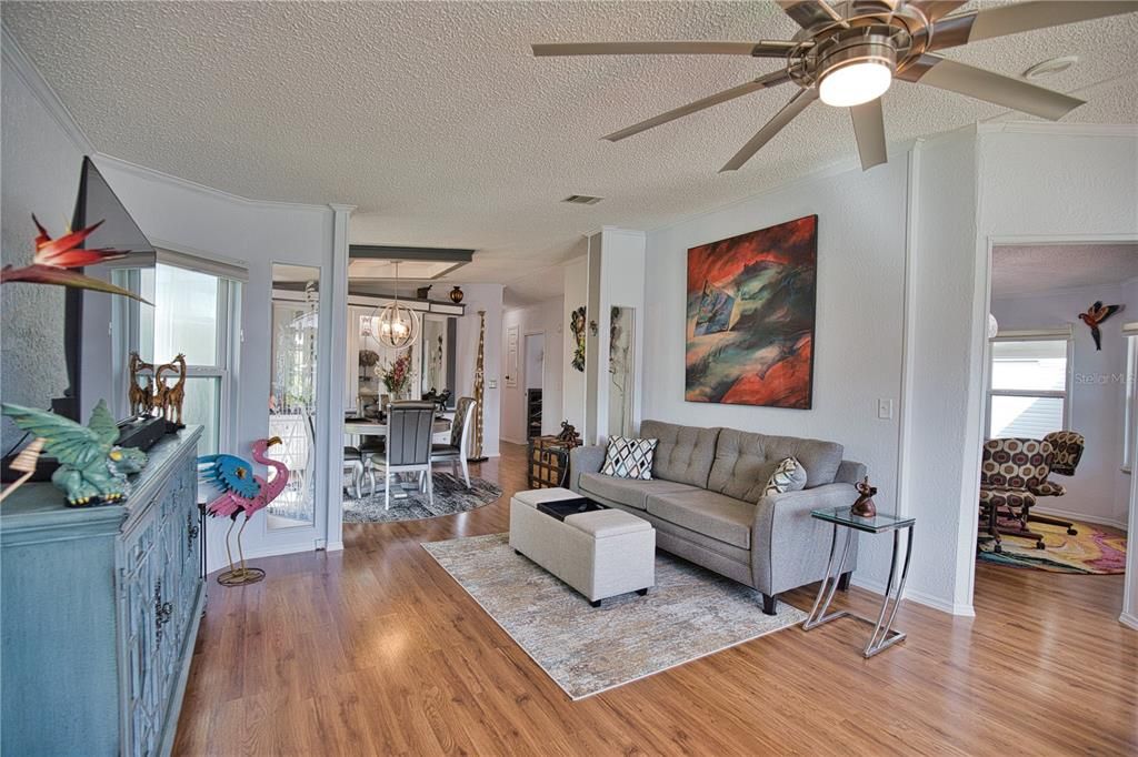 На продажу: $199,999 (2 спален, 2 ванн, 1534 Квадратных фут)