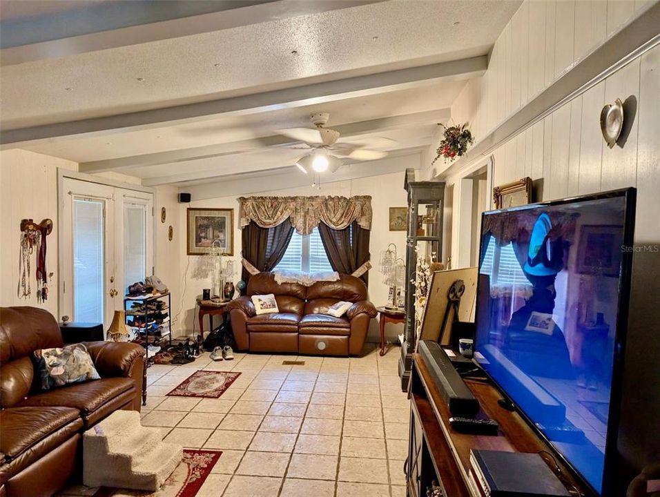 待售: $200,000 (3 贝兹, 2 浴室, 1248 平方英尺)