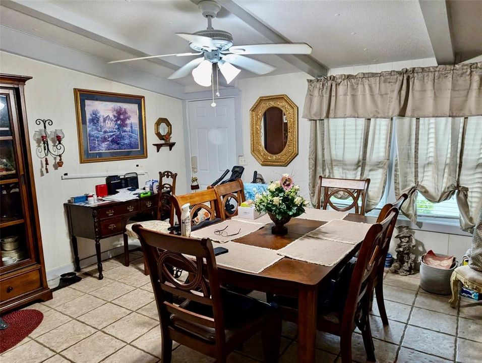 待售: $200,000 (3 贝兹, 2 浴室, 1248 平方英尺)