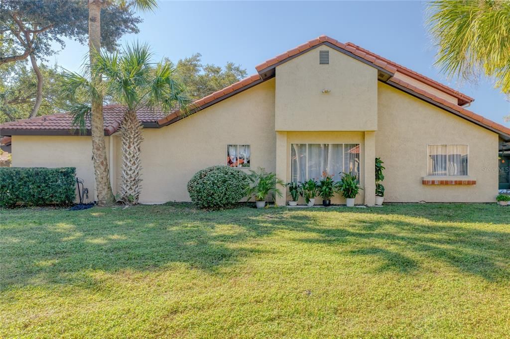 На продажу: $241,000 (2 спален, 2 ванн, 922 Квадратных фут)