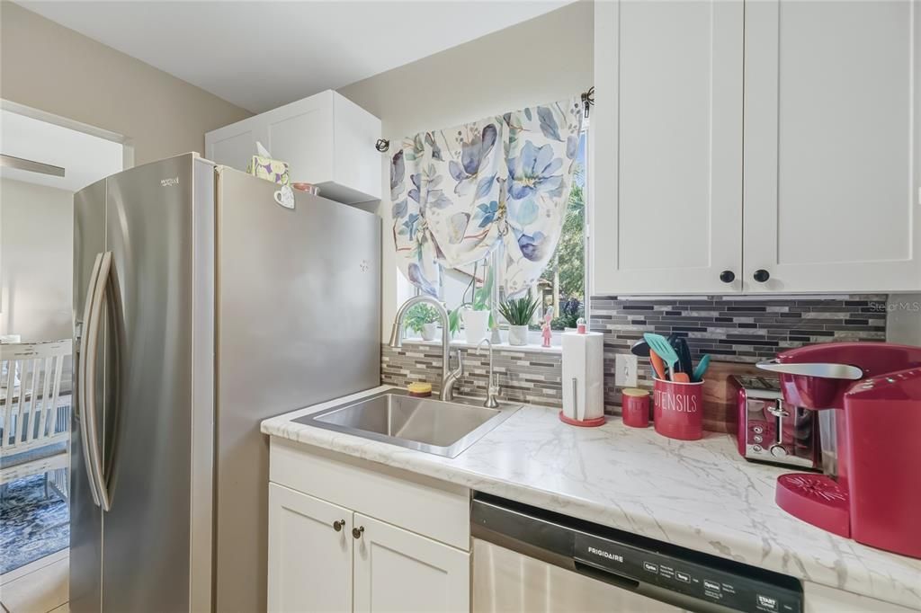 На продажу: $241,000 (2 спален, 2 ванн, 922 Квадратных фут)