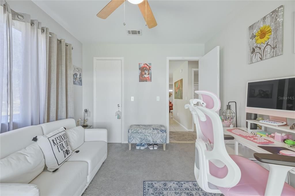 На продажу: $241,000 (2 спален, 2 ванн, 922 Квадратных фут)