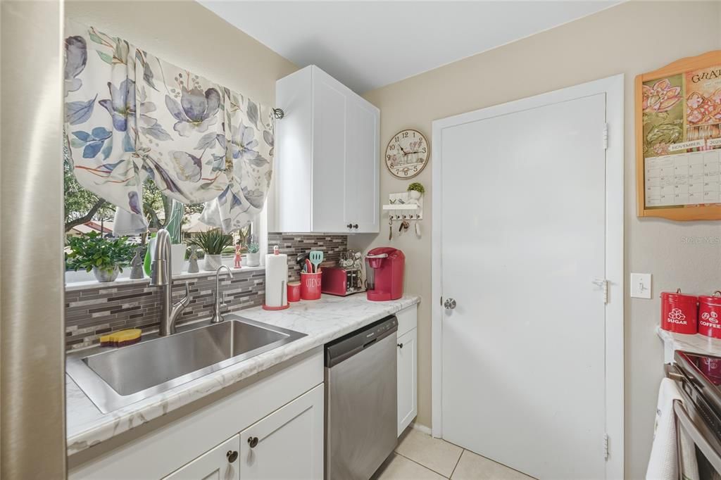 На продажу: $241,000 (2 спален, 2 ванн, 922 Квадратных фут)