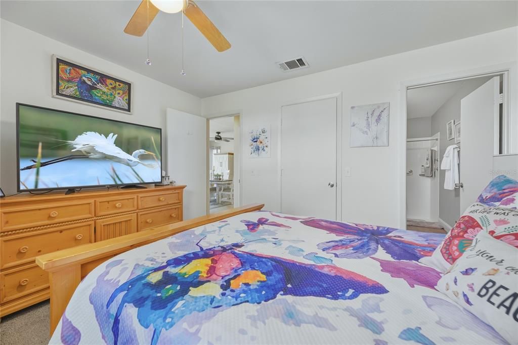 На продажу: $241,000 (2 спален, 2 ванн, 922 Квадратных фут)