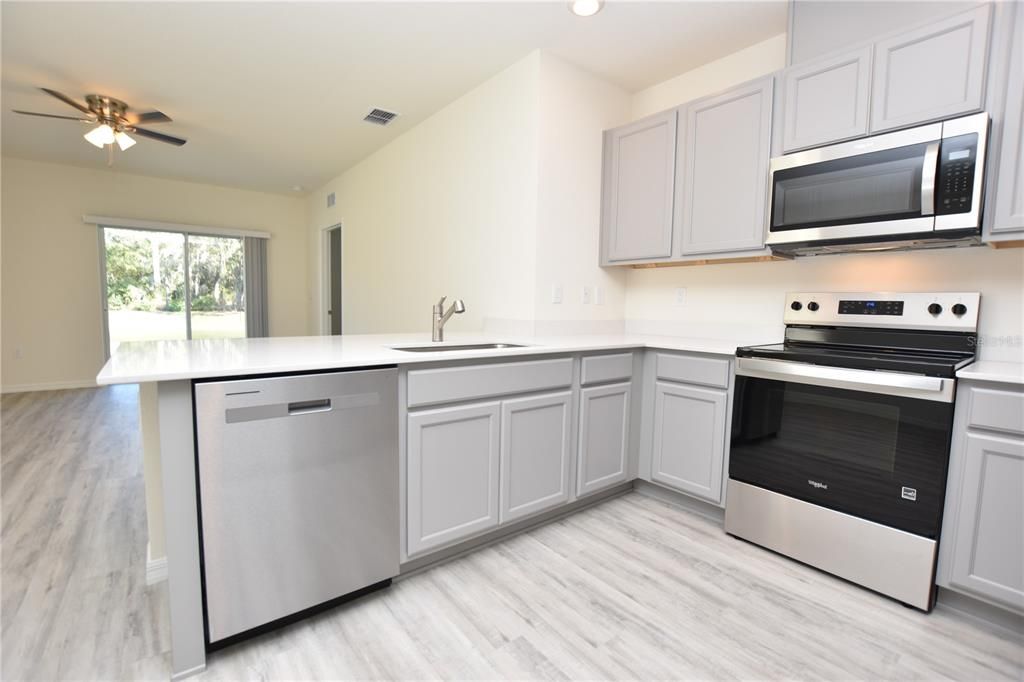 出租: $2,200 (3 贝兹, 2 浴室, 1504 平方英尺)