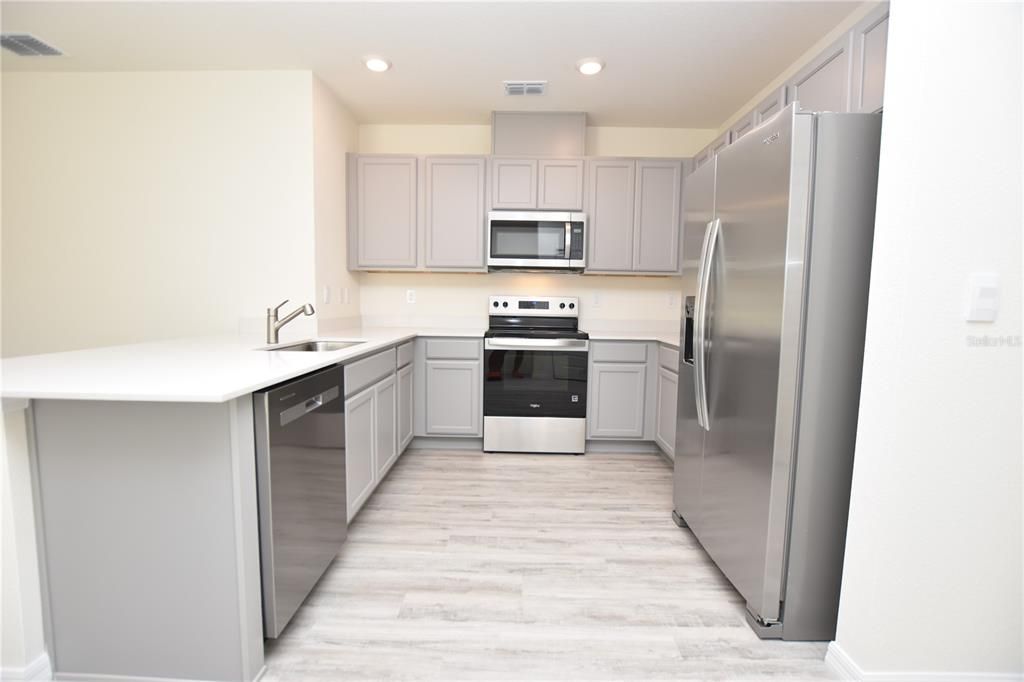 出租: $2,200 (3 贝兹, 2 浴室, 1504 平方英尺)