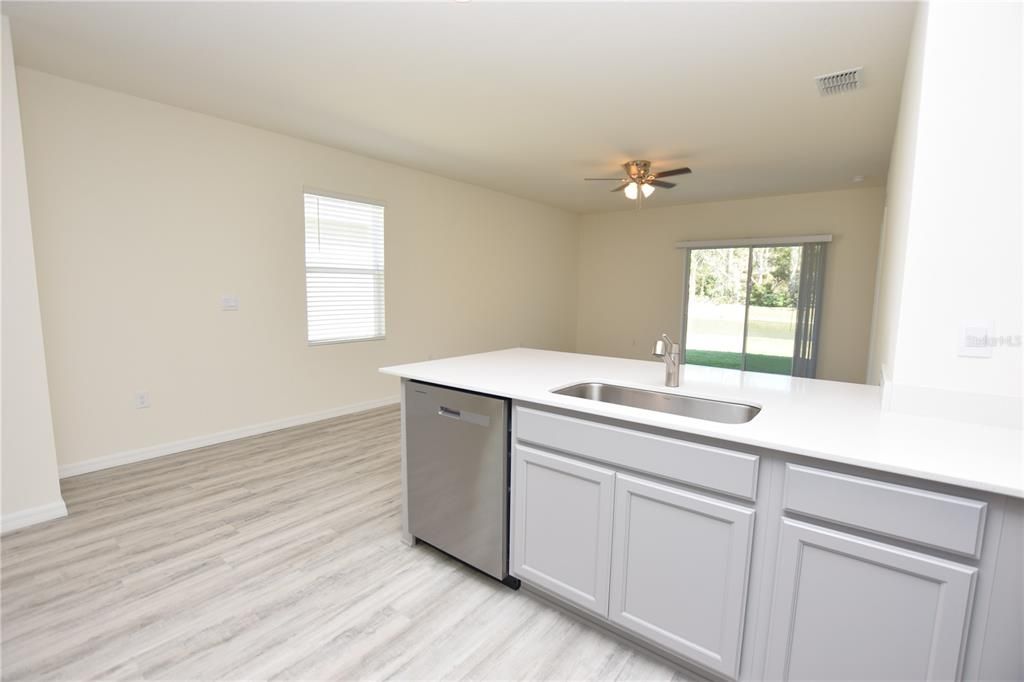 出租: $2,200 (3 贝兹, 2 浴室, 1504 平方英尺)