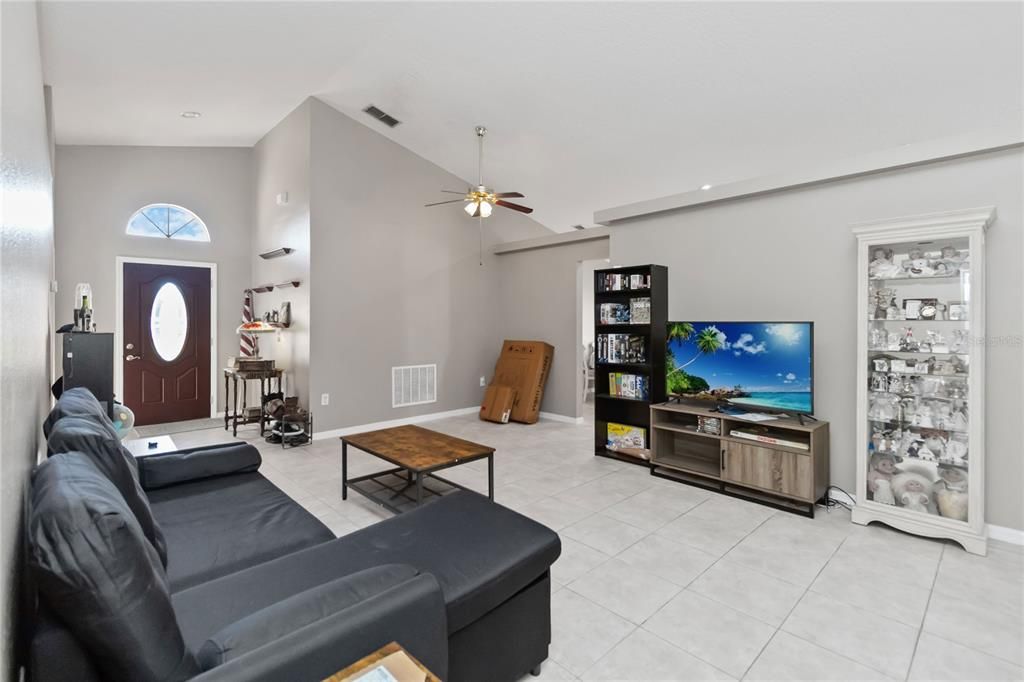 For Sale: $430,000 (4 beds, 2 baths, 1654 Square Feet)