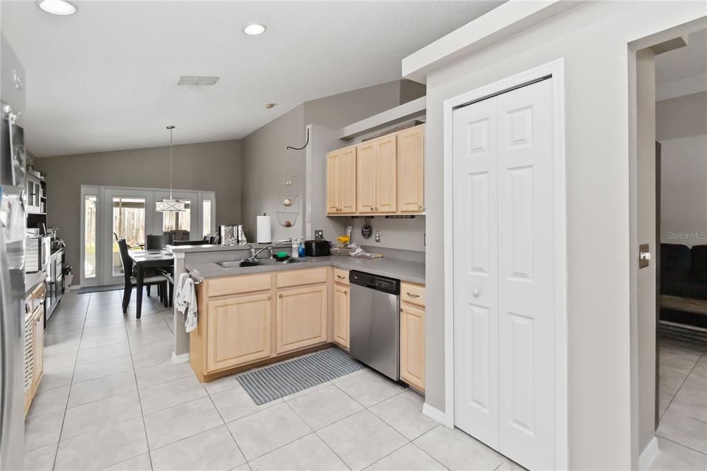 For Sale: $430,000 (4 beds, 2 baths, 1654 Square Feet)