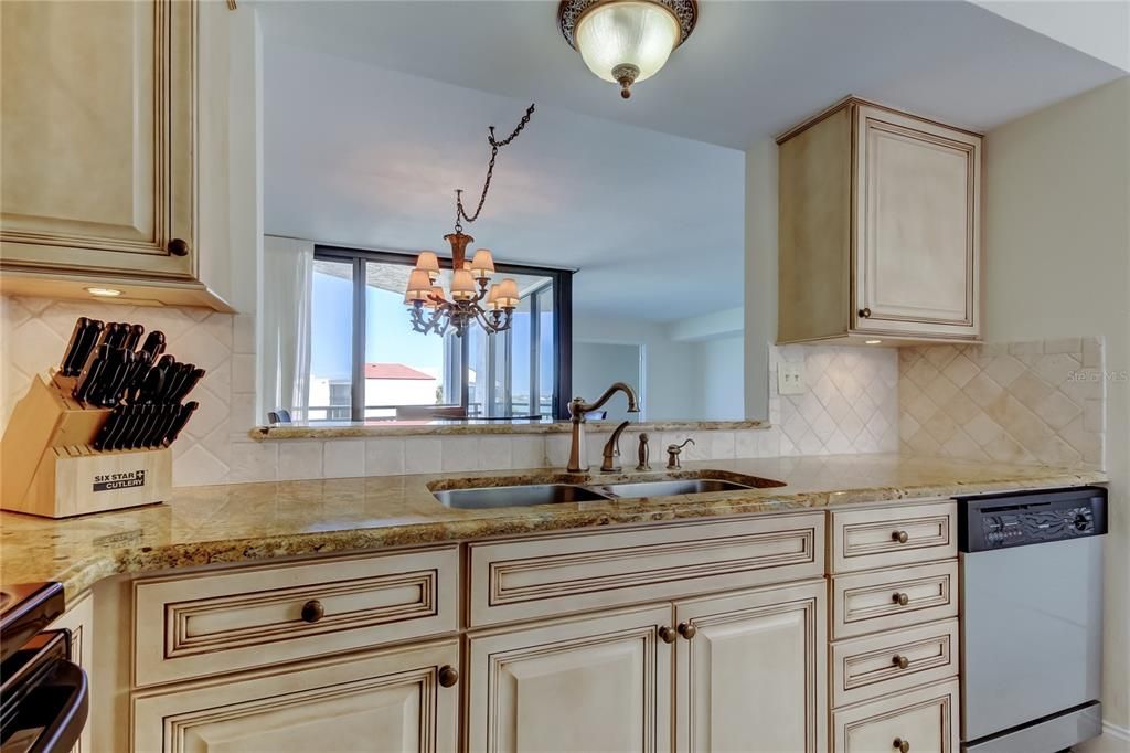 待售: $479,990 (2 贝兹, 2 浴室, 1082 平方英尺)