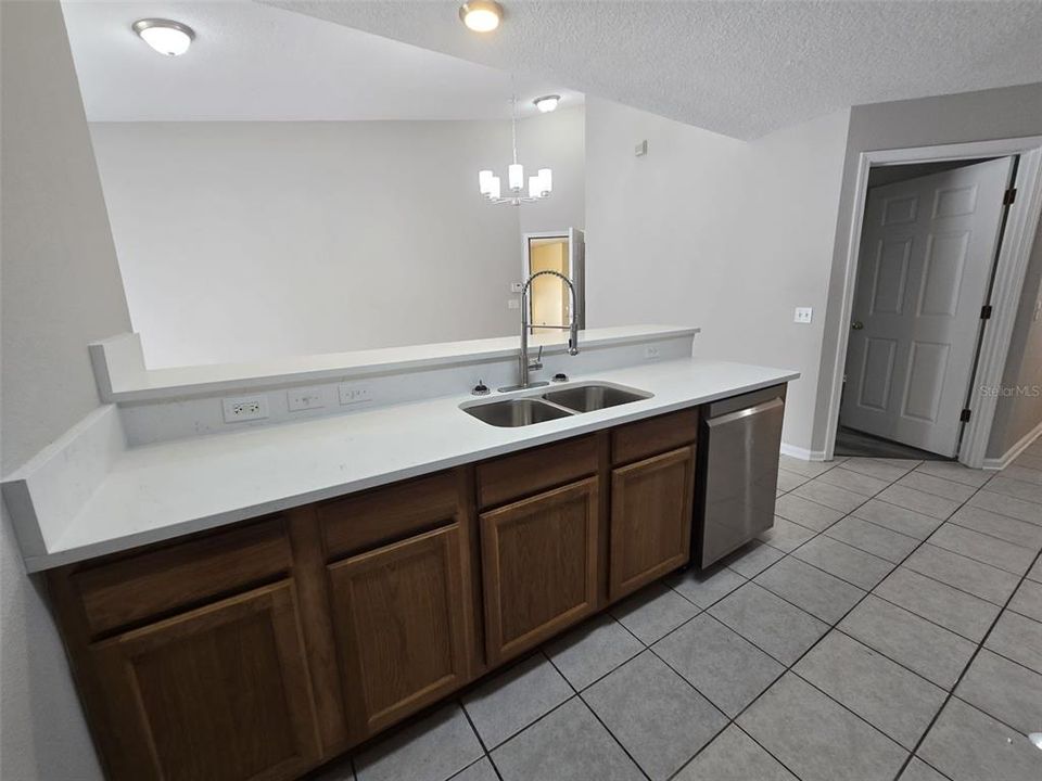 For Rent: $1,500 (2 beds, 2 baths, 940 Square Feet)