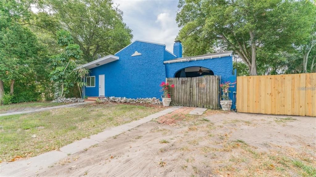 For Sale: $460,000 (2 beds, 2 baths, 1222 Square Feet)