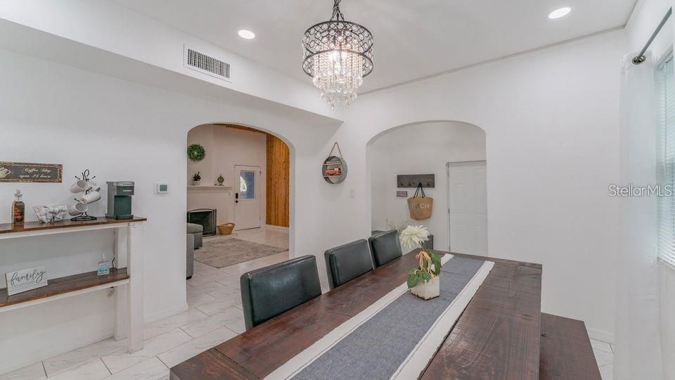 For Sale: $460,000 (2 beds, 2 baths, 1222 Square Feet)