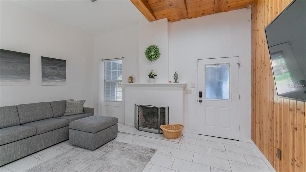 For Sale: $460,000 (2 beds, 2 baths, 1222 Square Feet)