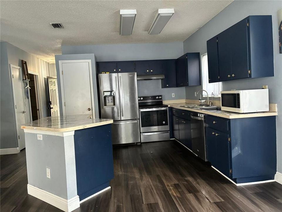 For Rent: $2,550 (3 beds, 2 baths, 167 Square Feet)