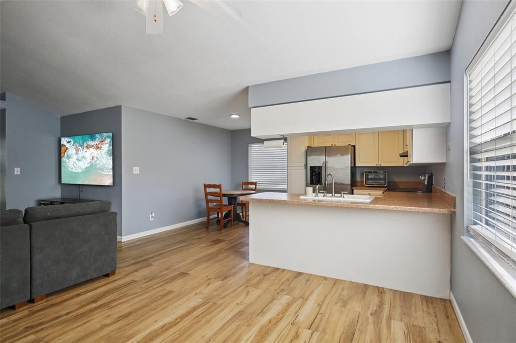 待售: $315,000 (3 贝兹, 2 浴室, 1160 平方英尺)