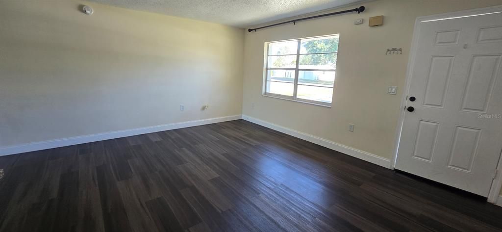 出租: $1,500 (3 贝兹, 1 浴室, 924 平方英尺)