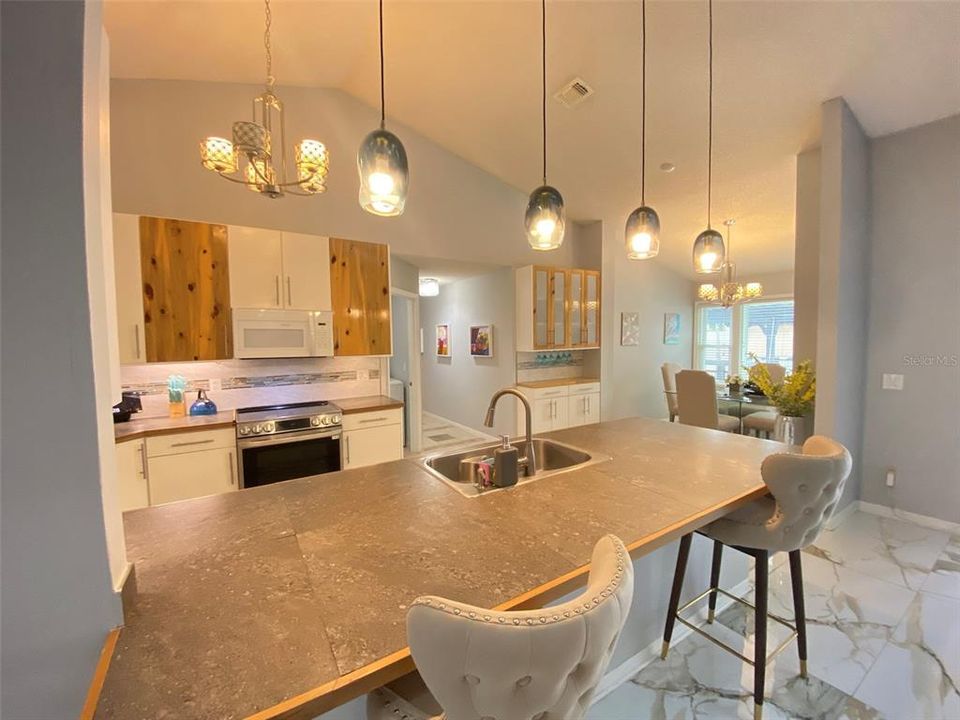 В аренду: $4,000 (4 спален, 3 ванн, 2567 Квадратных фут)