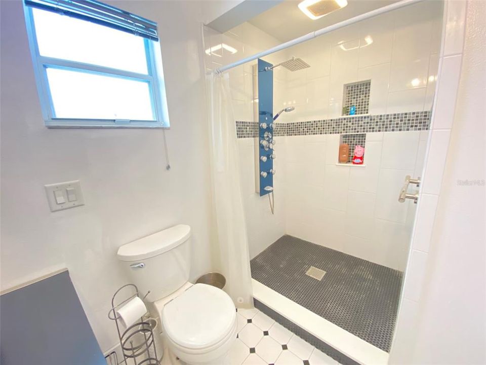 В аренду: $4,000 (4 спален, 3 ванн, 2567 Квадратных фут)