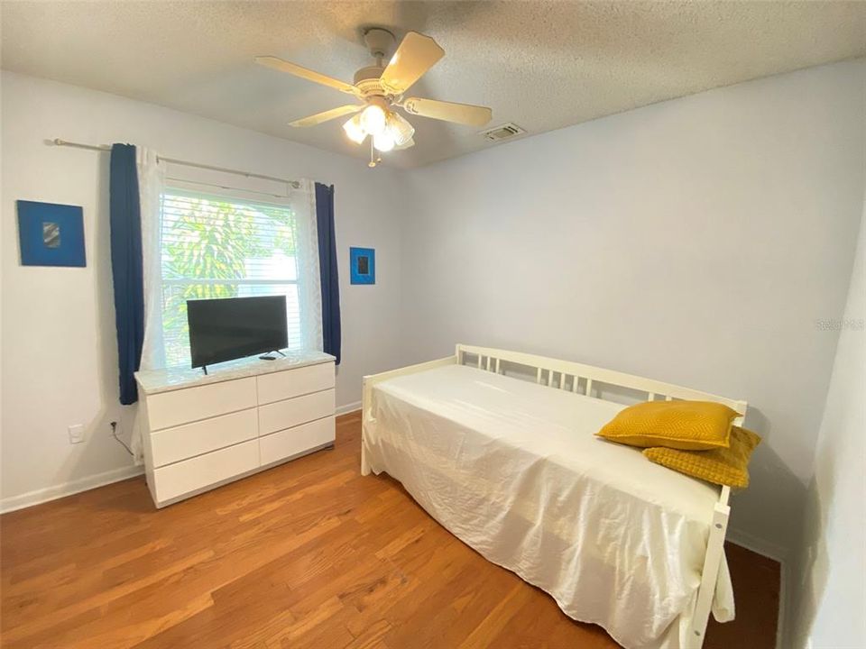 В аренду: $4,000 (4 спален, 3 ванн, 2567 Квадратных фут)