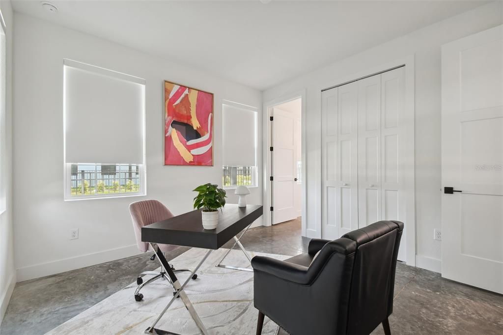 合同活跃: $715,000 (3 贝兹, 3 浴室, 2079 平方英尺)