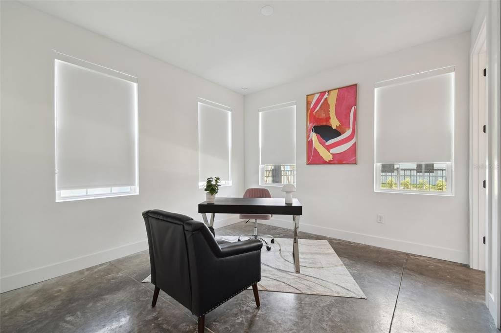 合同活跃: $715,000 (3 贝兹, 3 浴室, 2079 平方英尺)