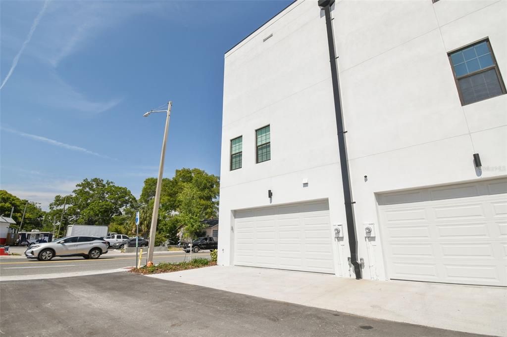 合同活跃: $715,000 (3 贝兹, 3 浴室, 2079 平方英尺)