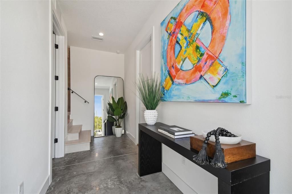 合同活跃: $715,000 (3 贝兹, 3 浴室, 2079 平方英尺)