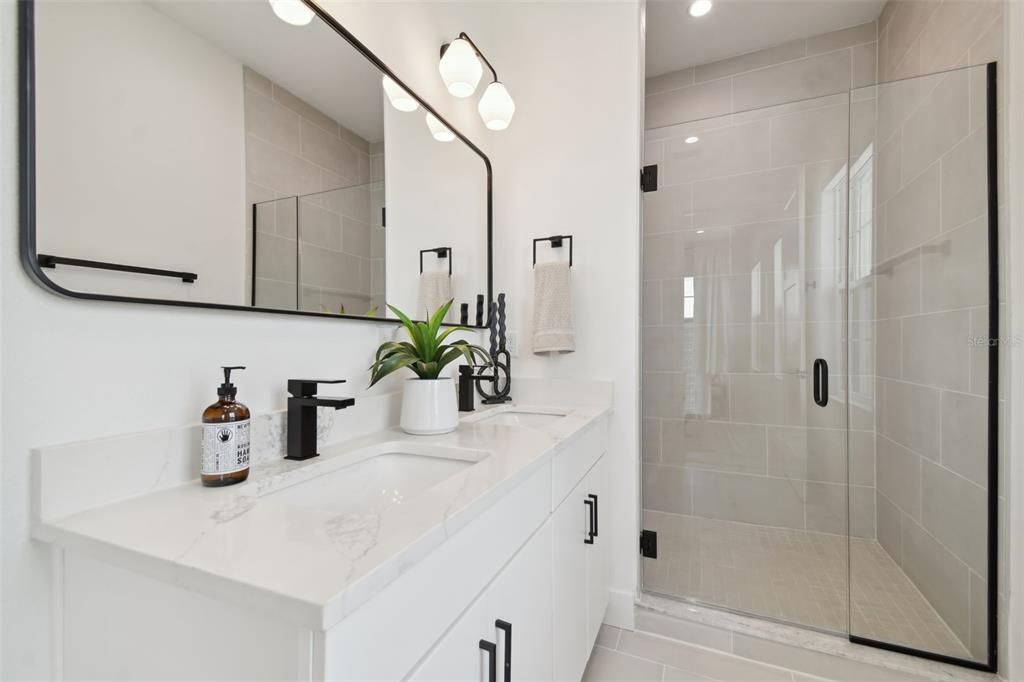 合同活跃: $715,000 (3 贝兹, 3 浴室, 2079 平方英尺)