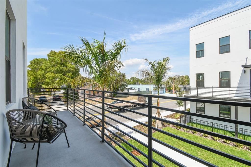 合同活跃: $715,000 (3 贝兹, 3 浴室, 2079 平方英尺)