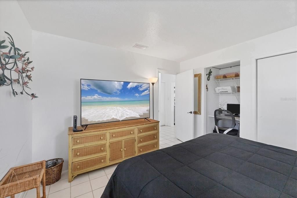 For Sale: $699,000 (3 beds, 2 baths, 1228 Square Feet)