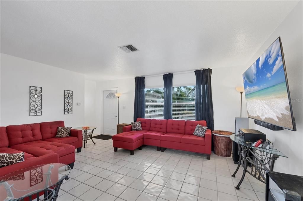 For Sale: $699,000 (3 beds, 2 baths, 1228 Square Feet)