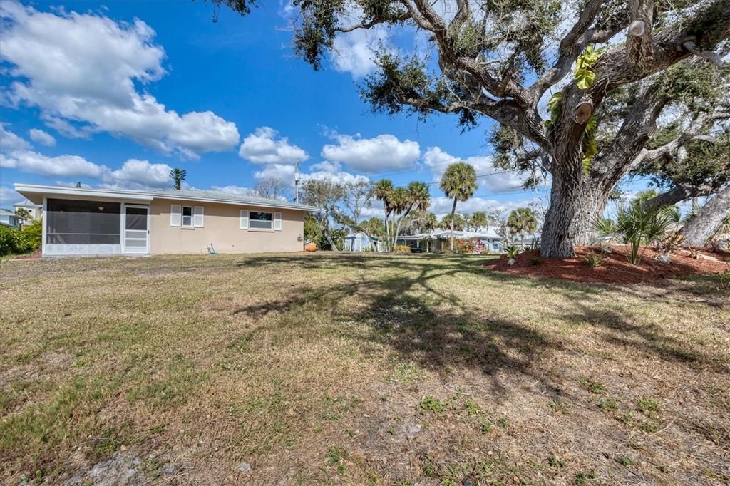 For Sale: $699,000 (3 beds, 2 baths, 1228 Square Feet)