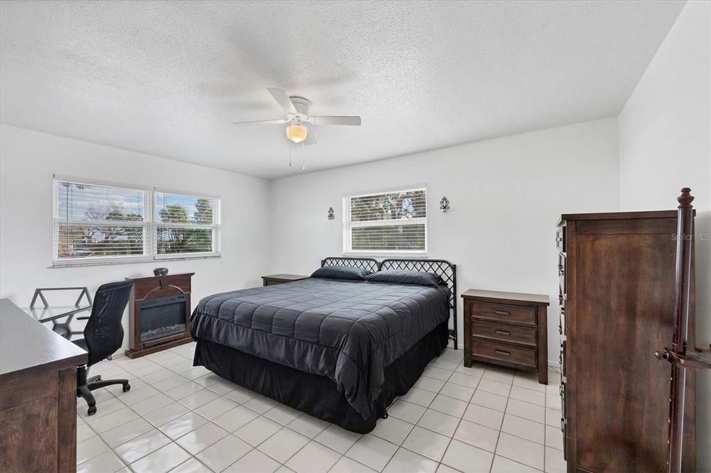 For Sale: $699,000 (3 beds, 2 baths, 1228 Square Feet)