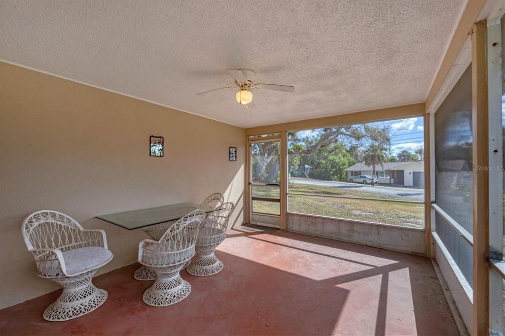 For Sale: $699,000 (3 beds, 2 baths, 1228 Square Feet)